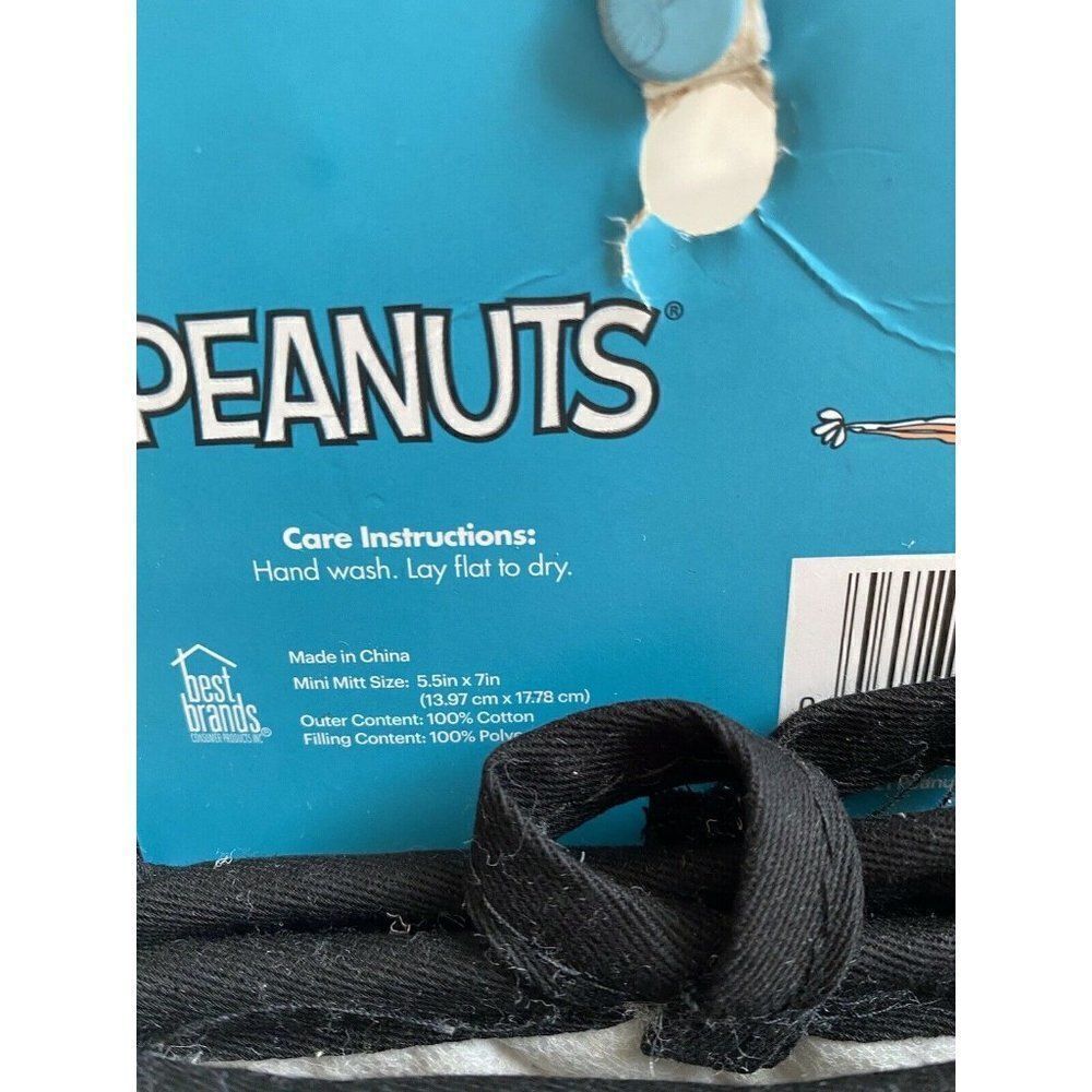 ‎Peanuts Snoopy Joe Cool Surfboard Kitchen Oven Mit - Picture 3 of 6